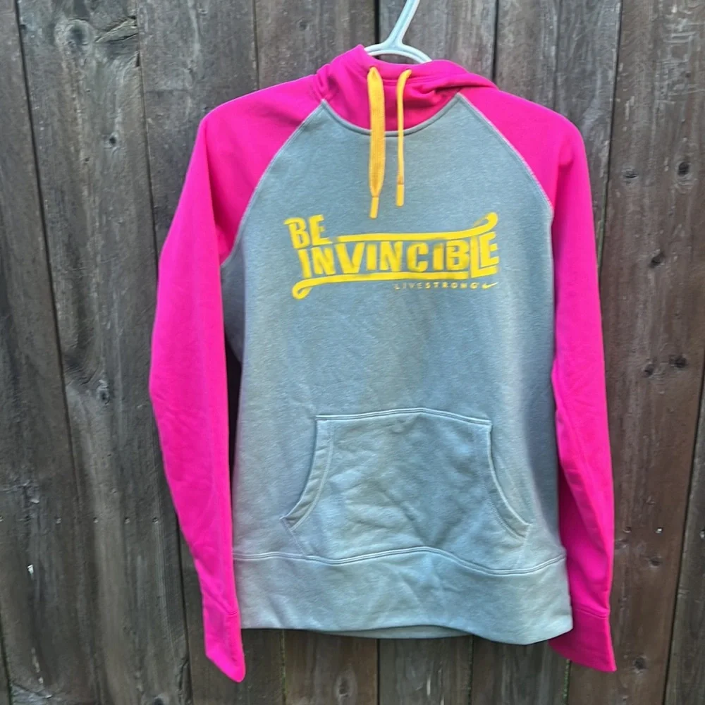 NIKE Livestrong Be Invincible women Hoodie Sweatshirt Medium Therma Fit